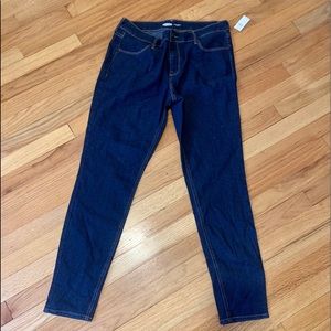 New with tags dark wash Old Navy super skinny jeans.